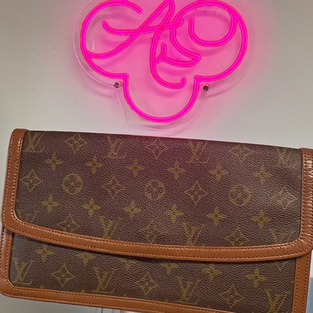 Louis Vuitton MONOGRAM POCHETTE DAME